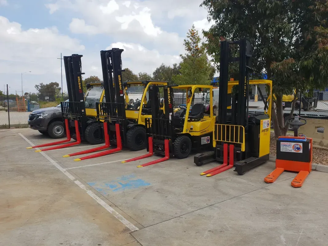 Forklift lifting yellow container | Derrimut, VIC | Discount Forklifts