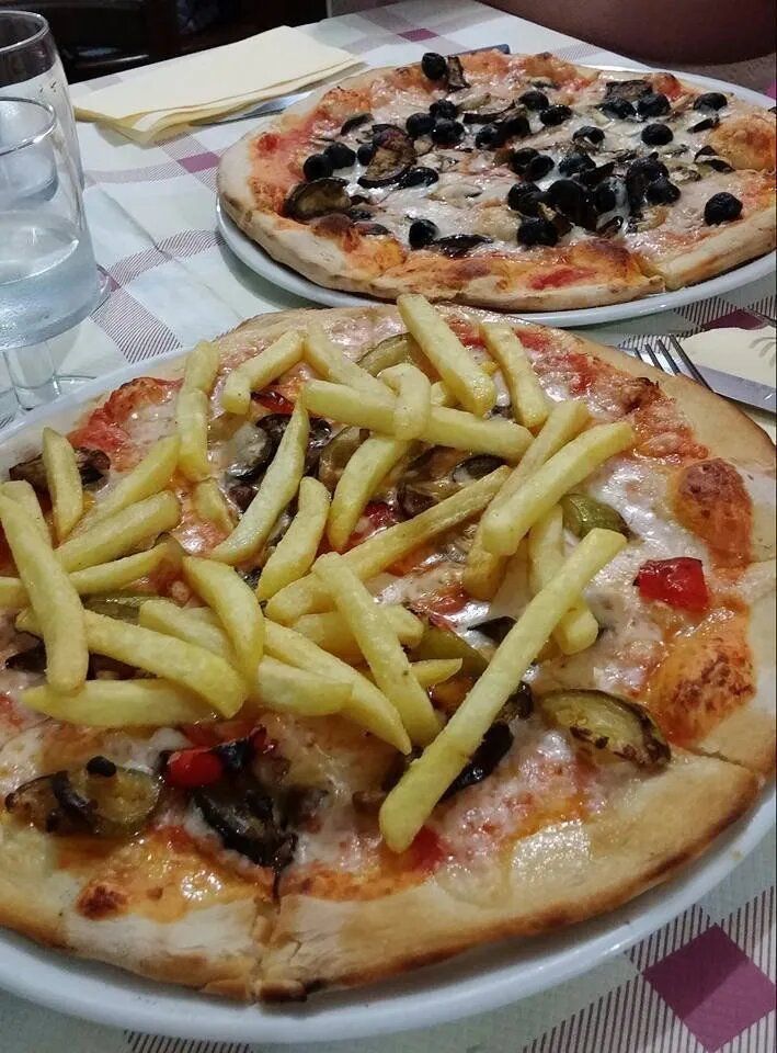 pizza con patate fritte