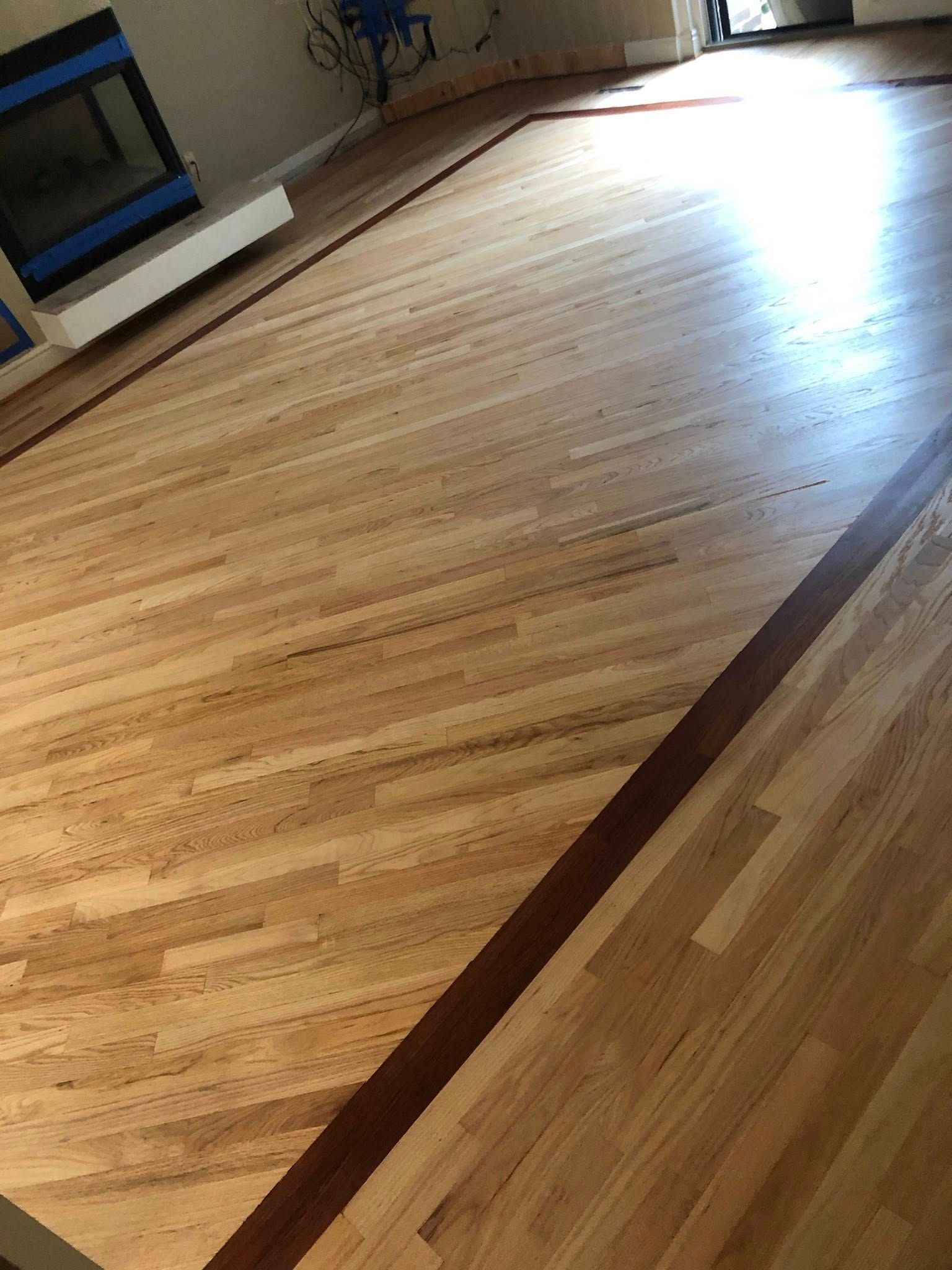 Livingroom with Hardwood