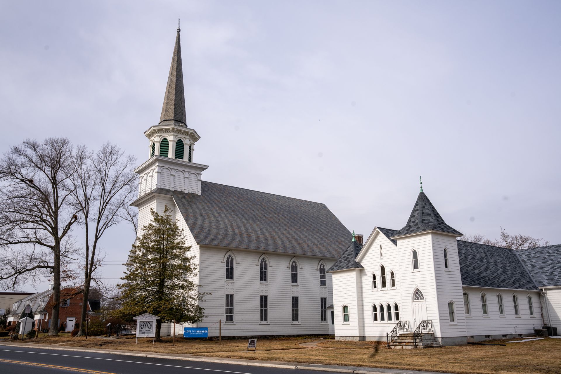 Architect meeting client for custom home consultation request in Ringoes, NJ.