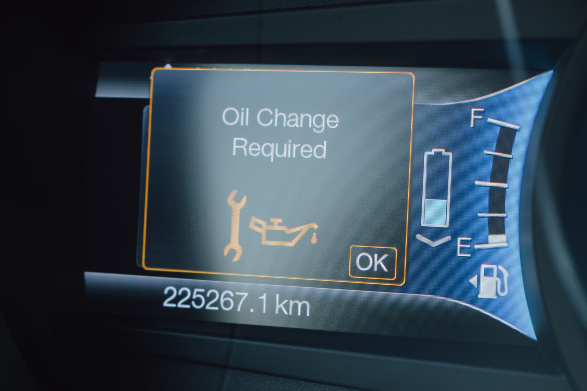 A car dashboard screen displays 