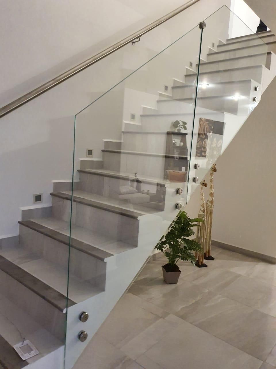 JAI DISEÑO Y CONSTRUCCIÓN EN ALUMINIO Y VIDRIO