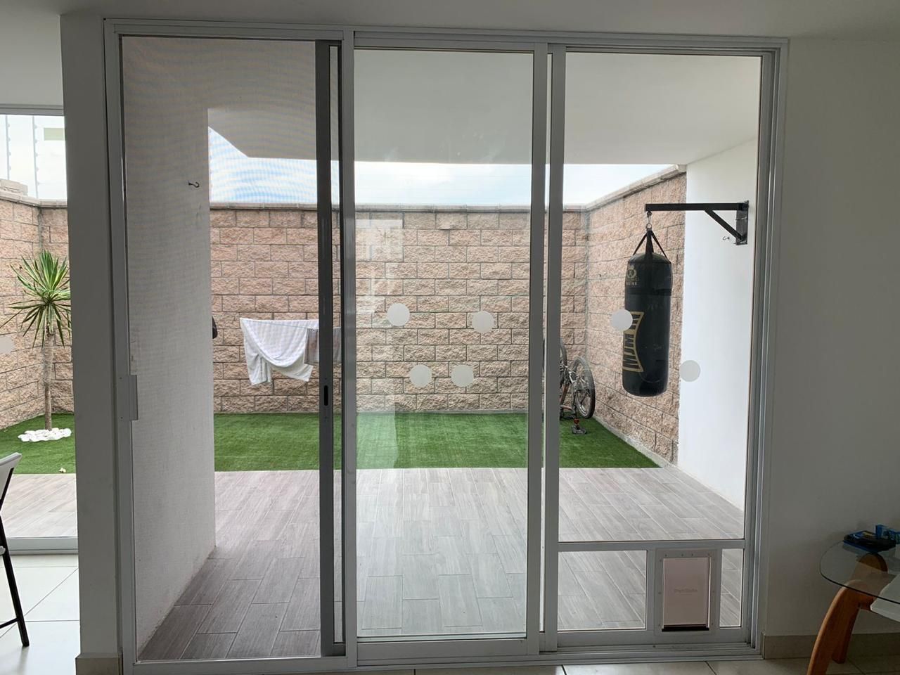 JAI DISEÑO Y CONSTRUCCIÓN EN ALUMINIO Y VIDRIO