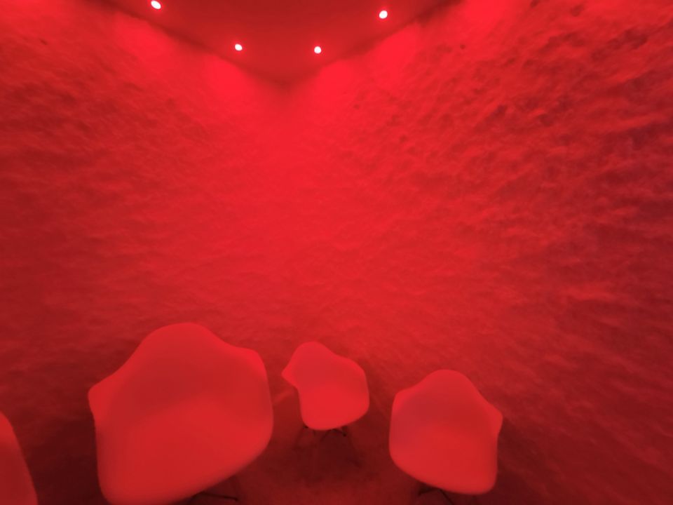 stanza per terapia del sale e cromoterapia