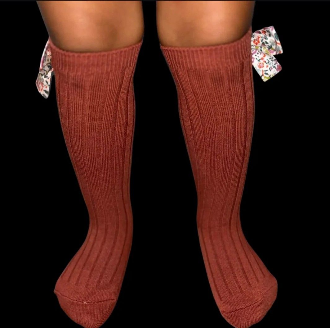 Side bow knee high socks