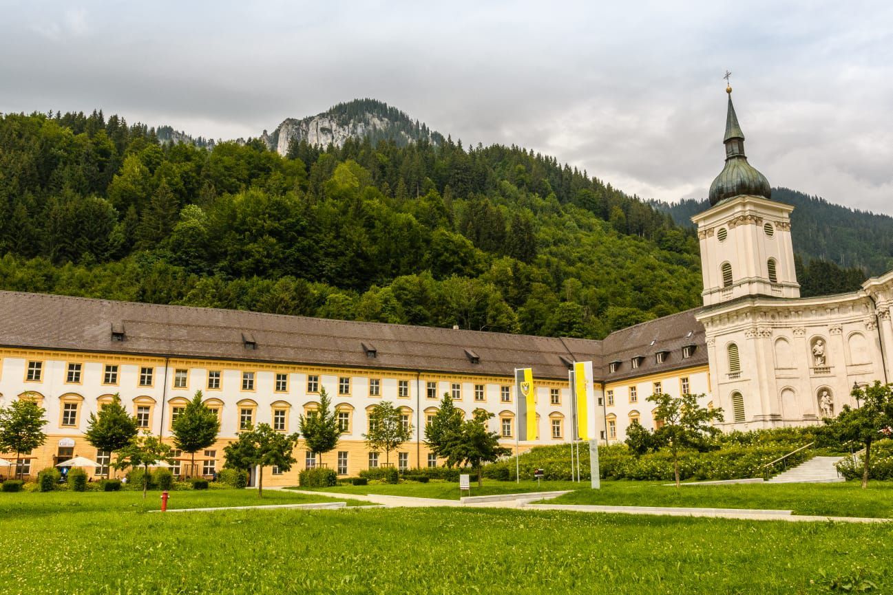 wandern im Kloster Ettal Garten, 82418 Murnau, Staffelsee, Walchensee, Unterkunft mit Frühstück, Ferienwohnung