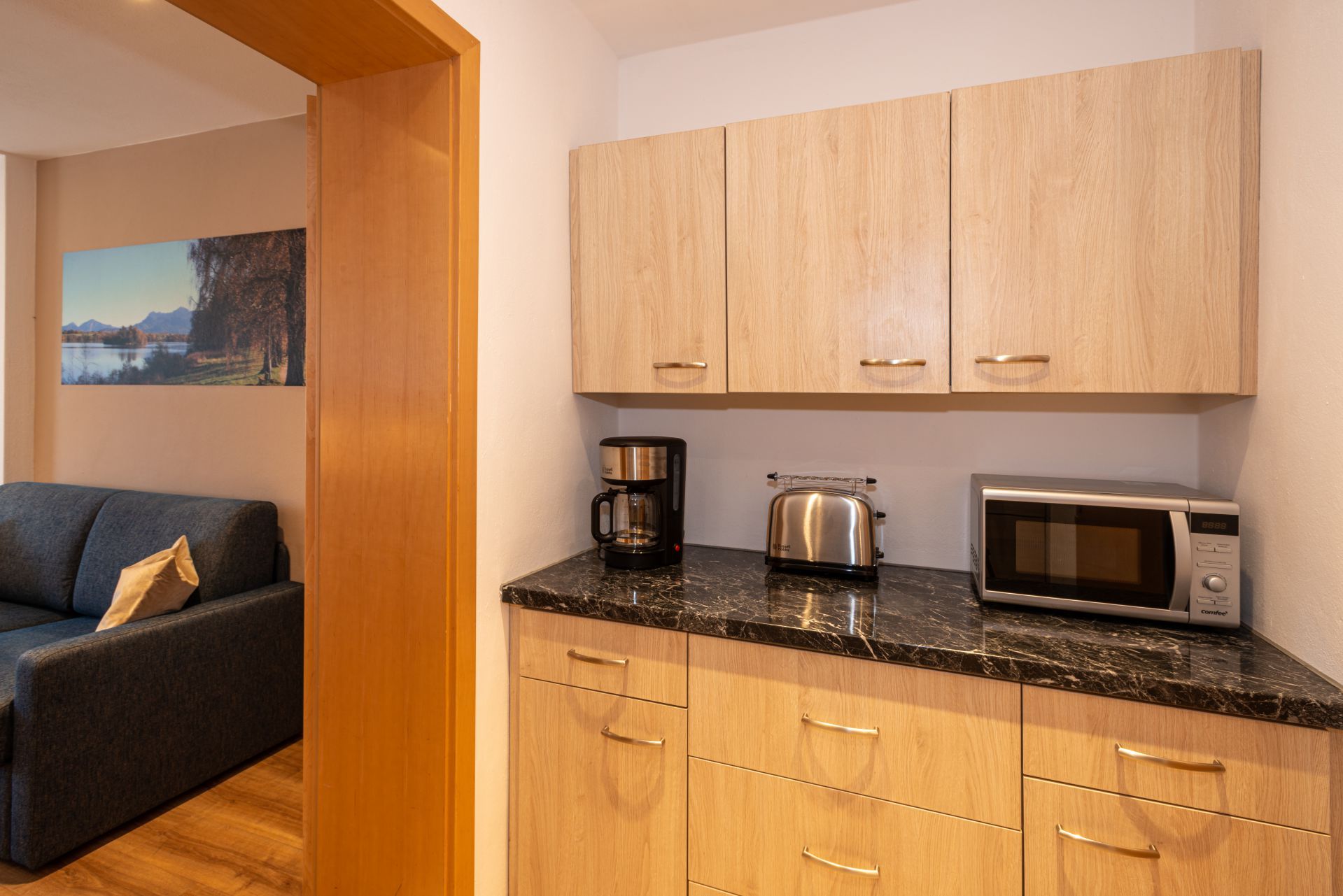 komplett ausgestattet Küche, Frühstück, modern, günstig, Ferienwohnung, Apartment, Zimmer, Hotel in Murnau, Bayern