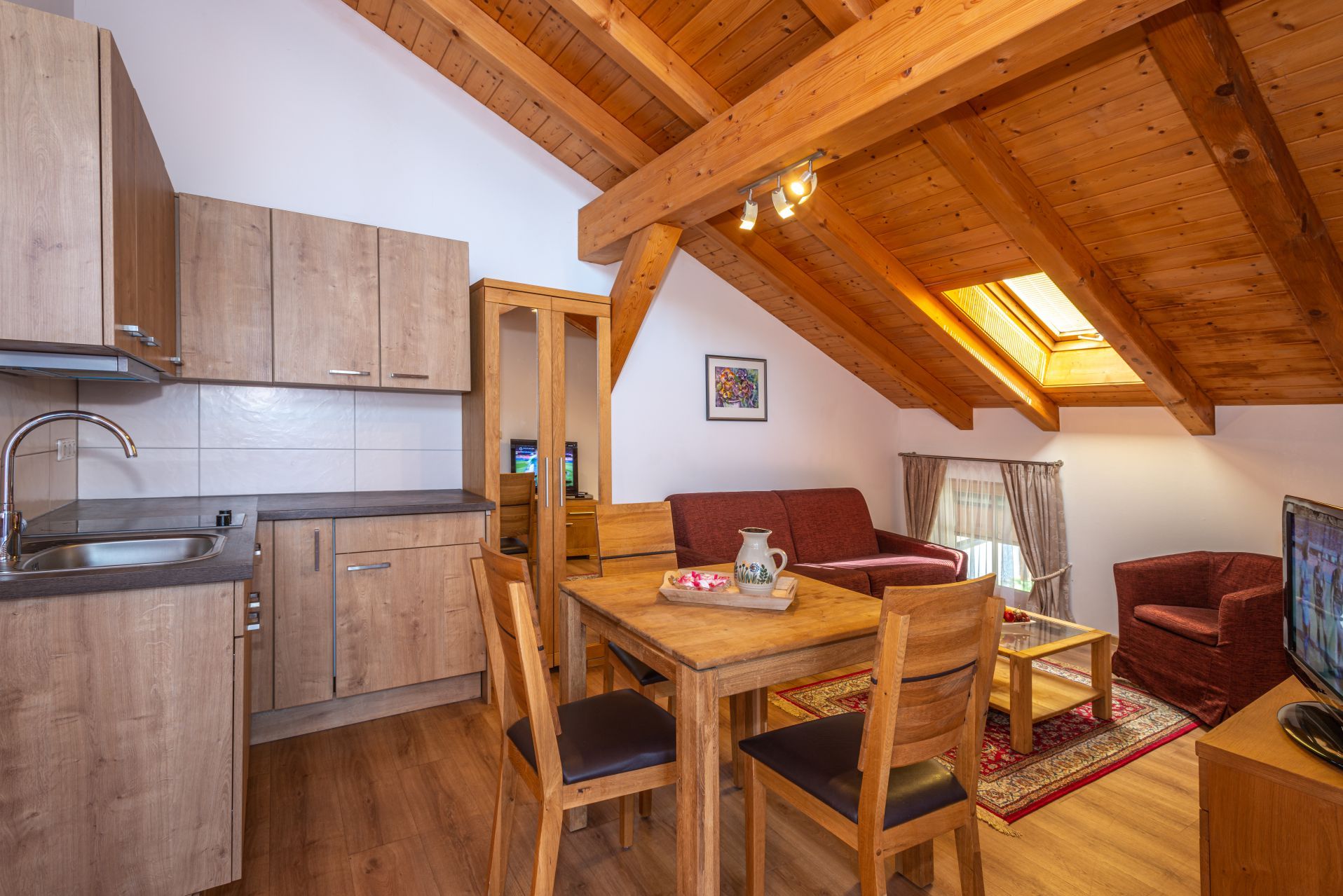 Zimmerkategorie Studio mit Westbalkon, Frühstück, modern, Aparthotel Werdenfels, Unterkunft Murnau, Staffelsee, Riegsee