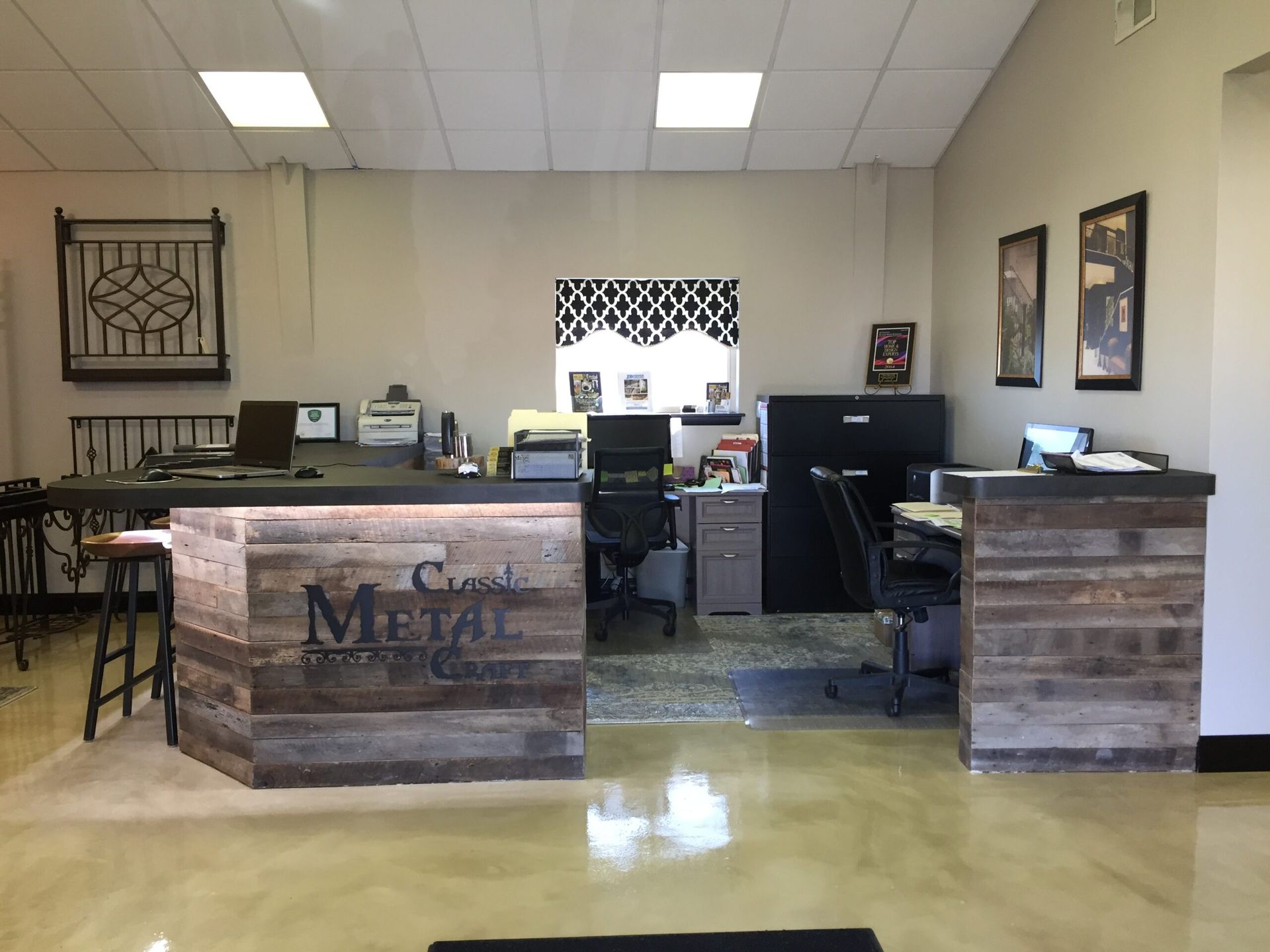 A large office with a wooden counter that says coral metal