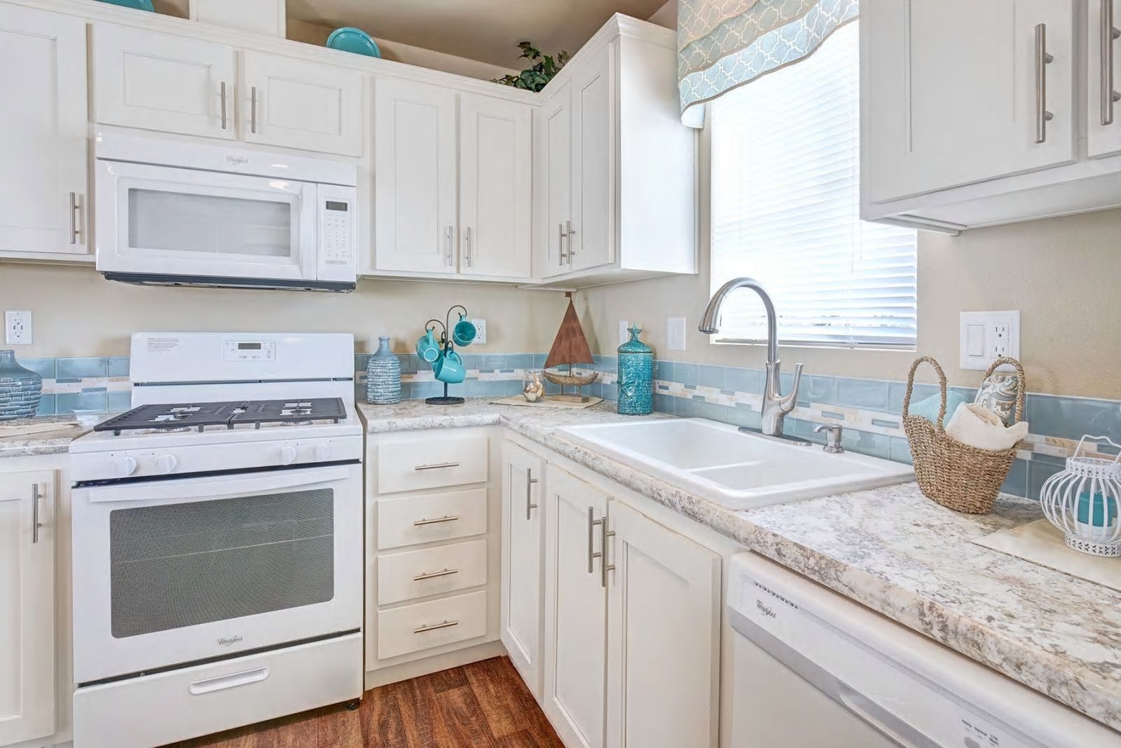 Luxurious White Themed Kitchen — Bakersfield, CA — Valley Manufactured Homes, Inc.