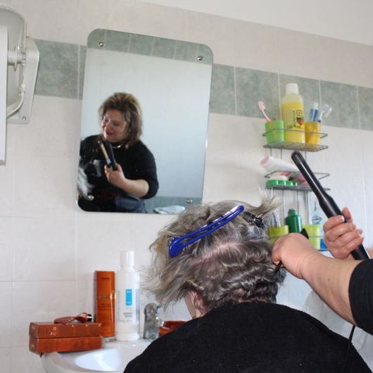 Hairdresser for the elderly
