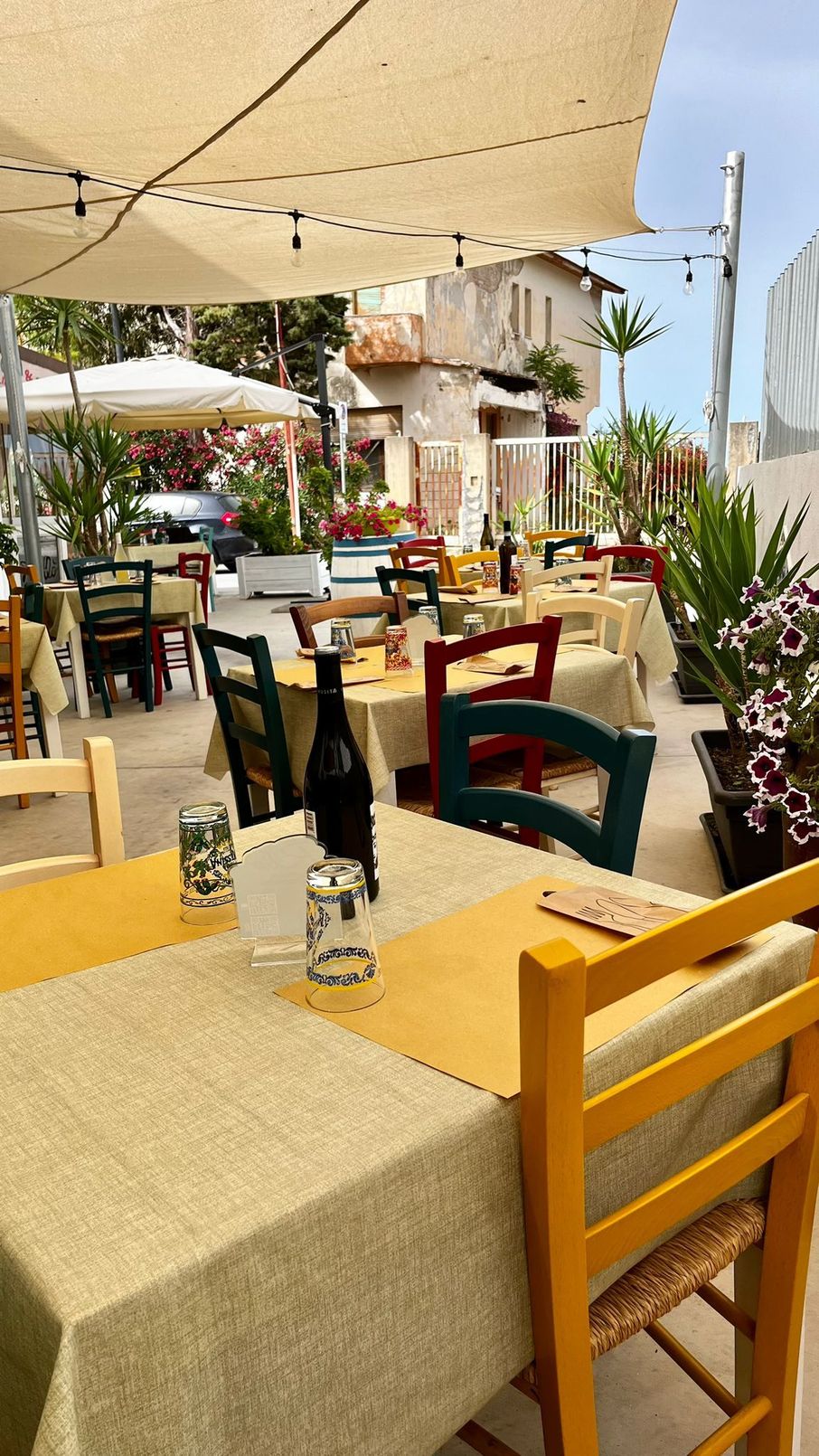 Trattoria tavoli all'aperto Castellammare del Golfo