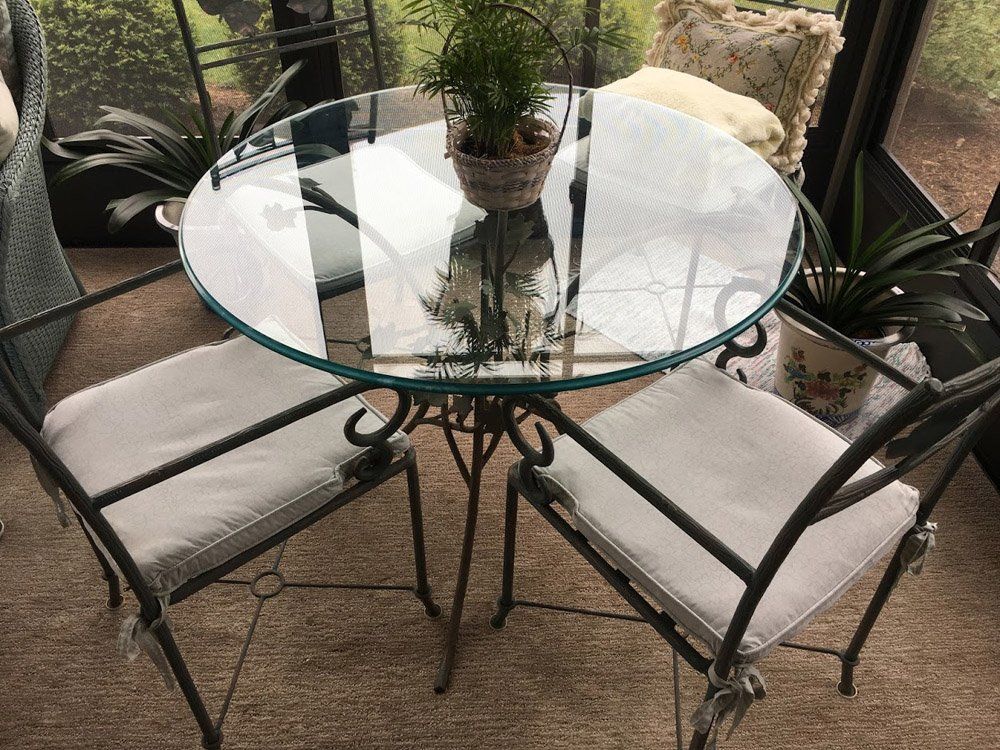 Metal support structure of table