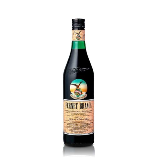 Una botella de fernet branca sobre un fondo blanco.