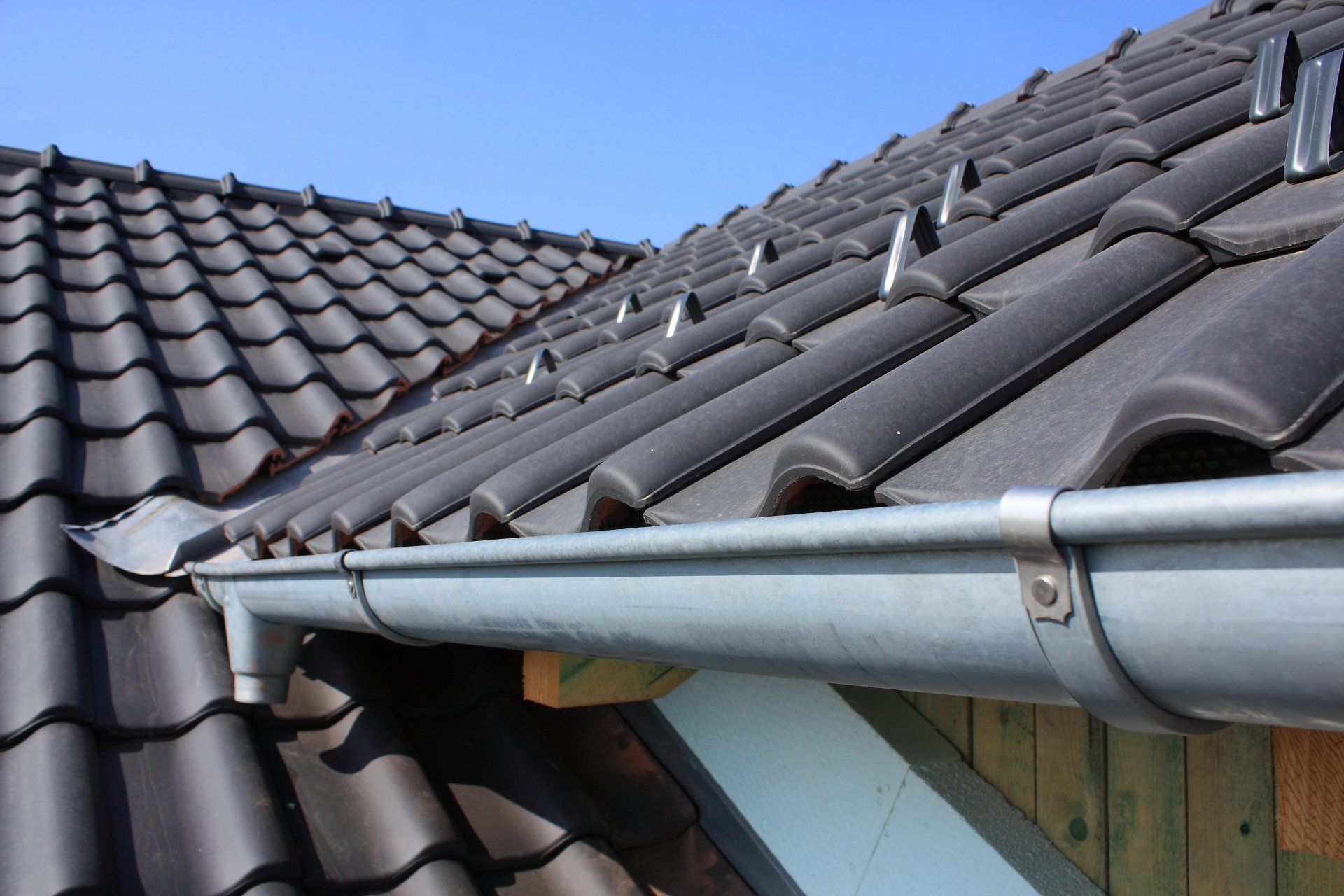 How To Choose The Best Metal Roofing Color For Your Home Or Business