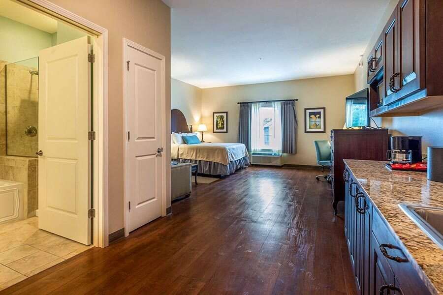 Studio apartment with open layout; bedroom, kitchenette, and bathroom.