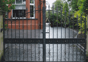 Iron gates - Manchester, Lancashire - Mac Fabrications - home gate
