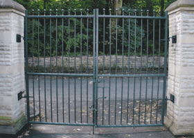 Double gates - Manchester, Lancashire - Mac Fabrications - commercial gate
