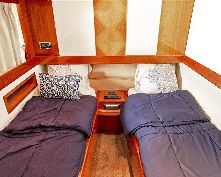 A bedroom with two twin beds and a nightstand