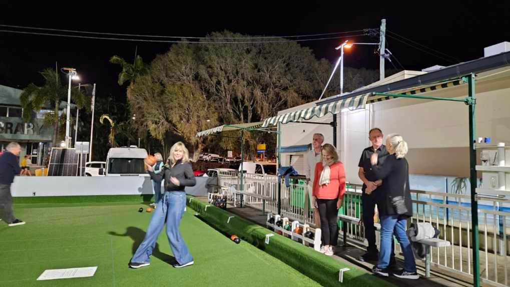 Barefoot bowls