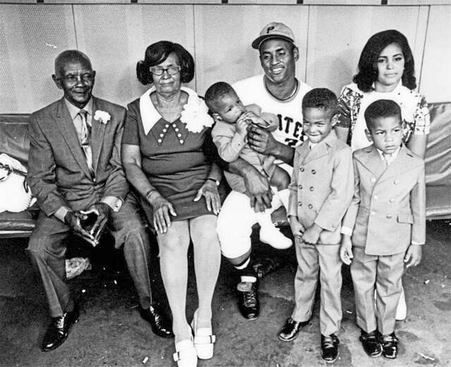 A historic & memorable tribute to The Great One on Roberto Clemente Day  🇵🇷 – Latino Sports