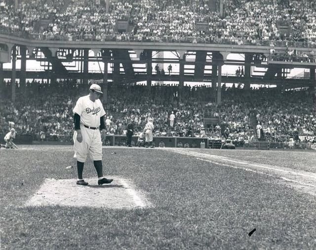 Baseballer - Babe Ruth getting some hitting tips from a young fan. This is  awesome.