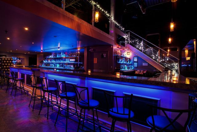 toronto bars lounges for swingers