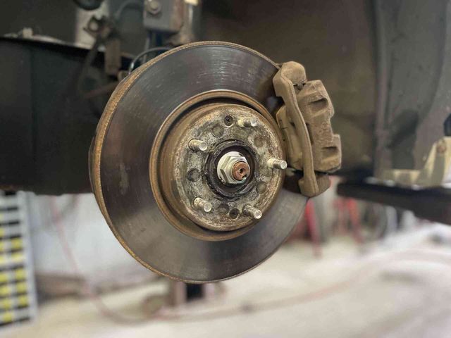 Car Disc Brake Cleaning For Improved Performance