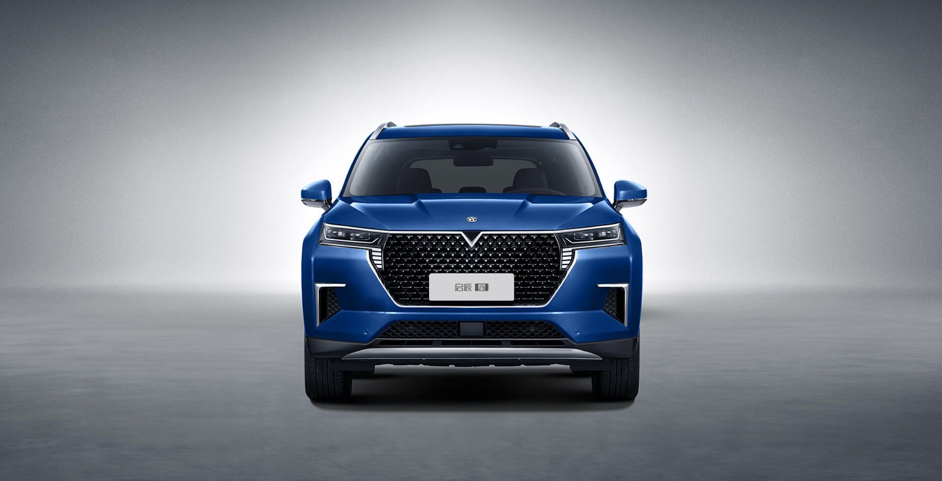 Blue SUV, VGV U75 Plus, centered against a gray studio backdrop.