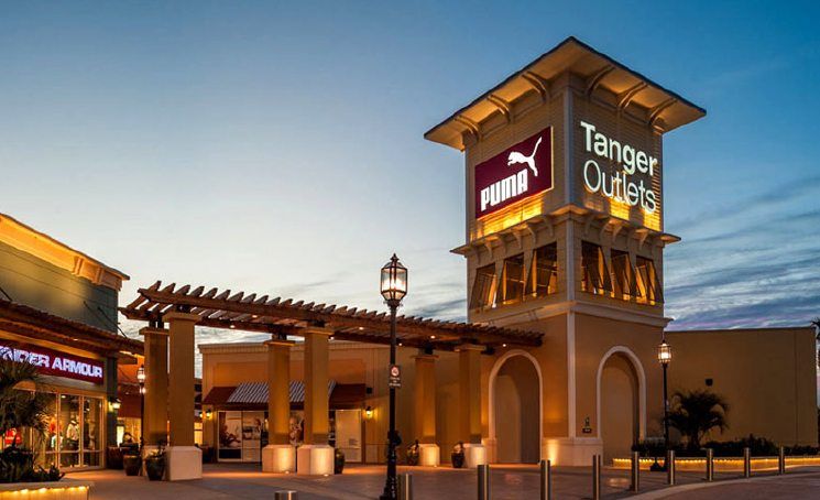 A large building with a sign that says tanger outlets