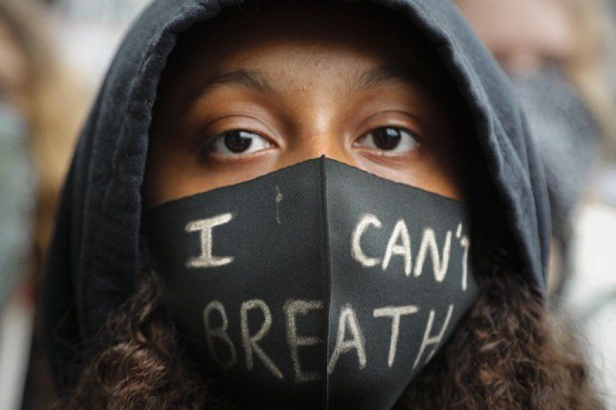 A woman wearing a mask that says i can 't breath