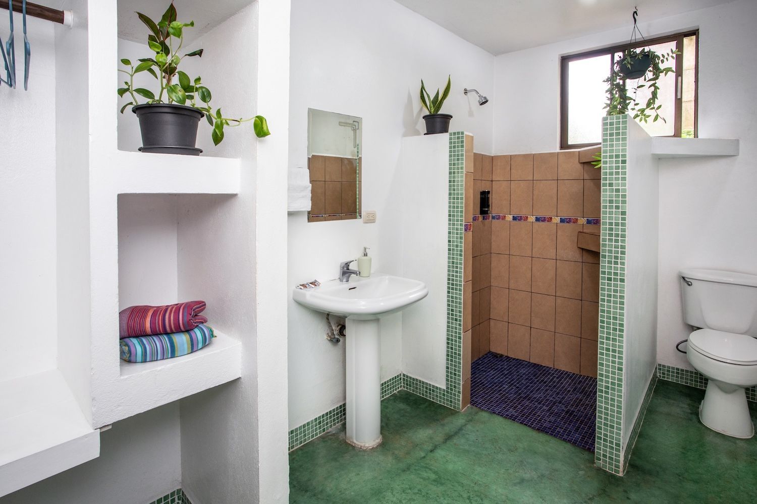 Private deluxe room with private bath and air conditioning 