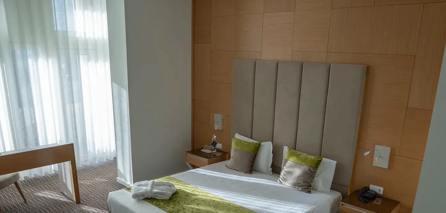 THE 1 · JUNIOR SUITE