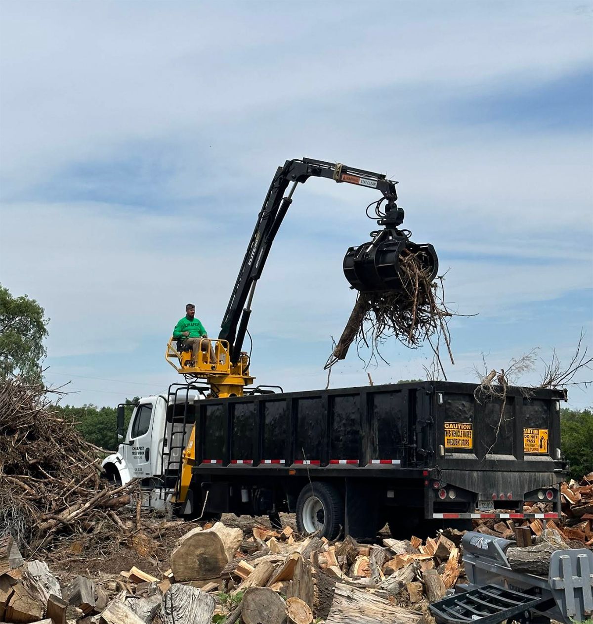 A dump truck with a crane on top of it