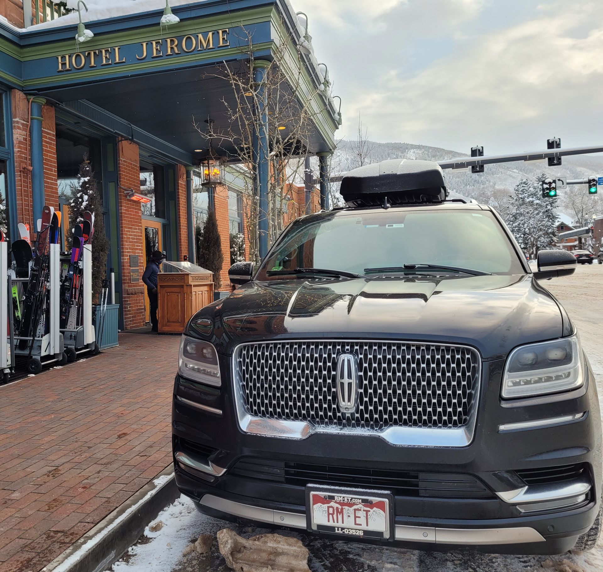 A black car is parked in front of the hotel throne