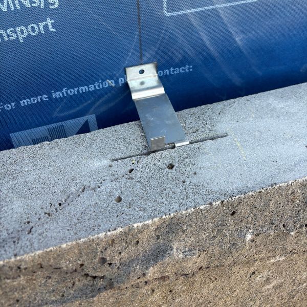 shows a stone clip fixing to substrate