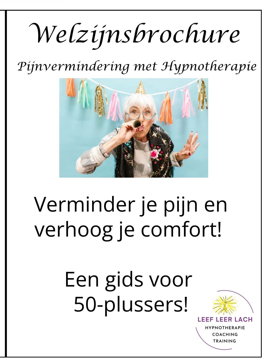 Een brochure met een foto van een oudere vrouw die in een microfoon zingt.