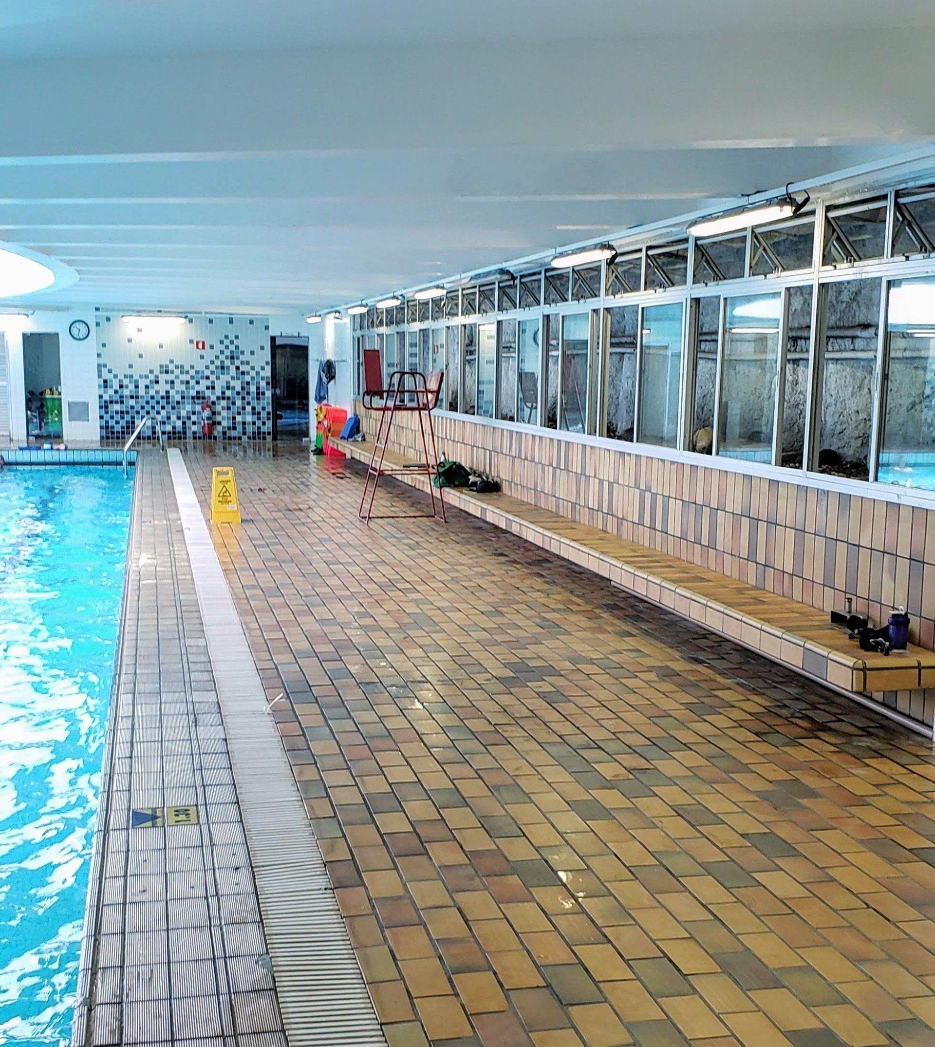 Resolvido o Problema de Piso de Piscina e Vestiários Escorregadios