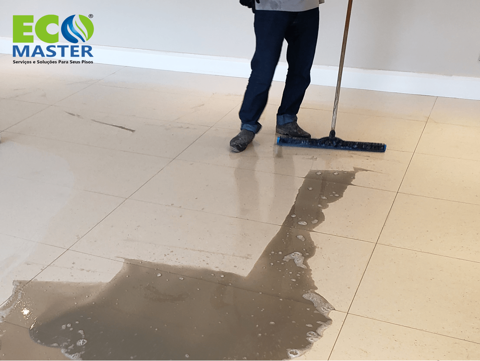 Limpeza Profunda de Porcelanato Travertino