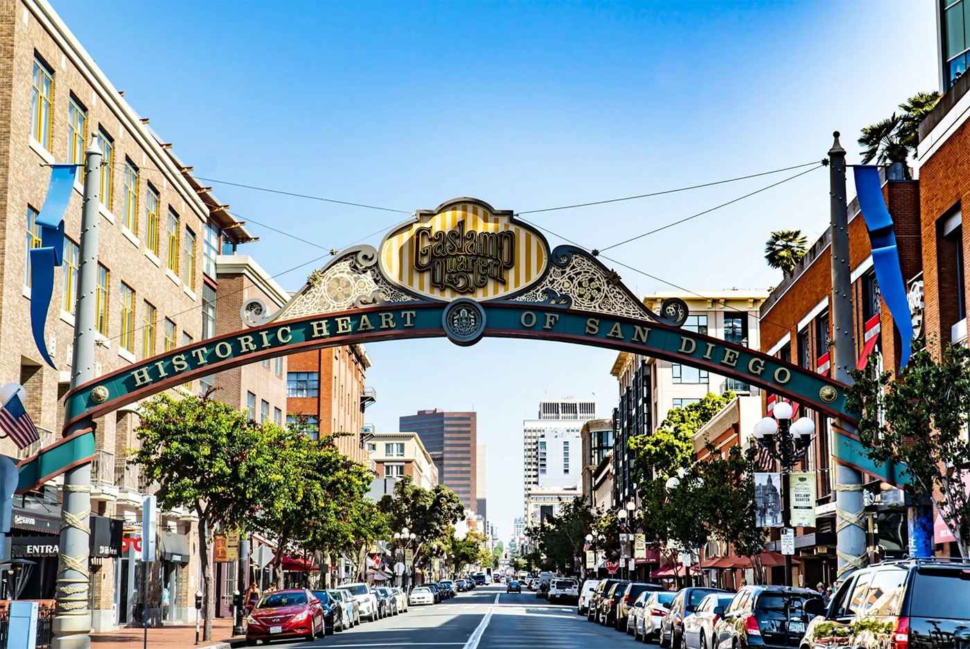 A city street with a sign that says welcome to san diego