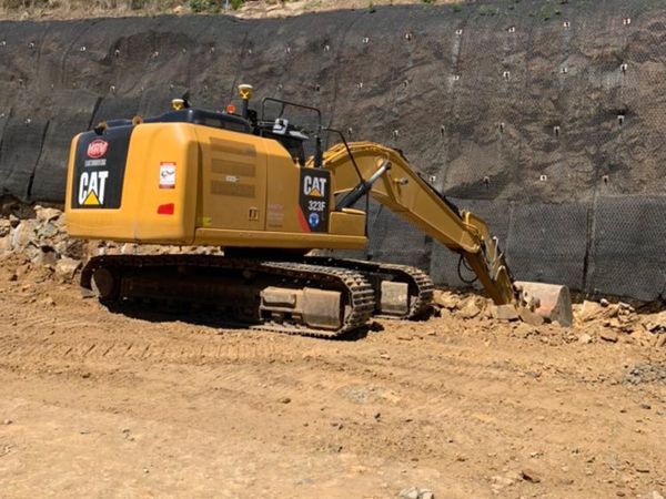 hrv eartmoving excavator hire