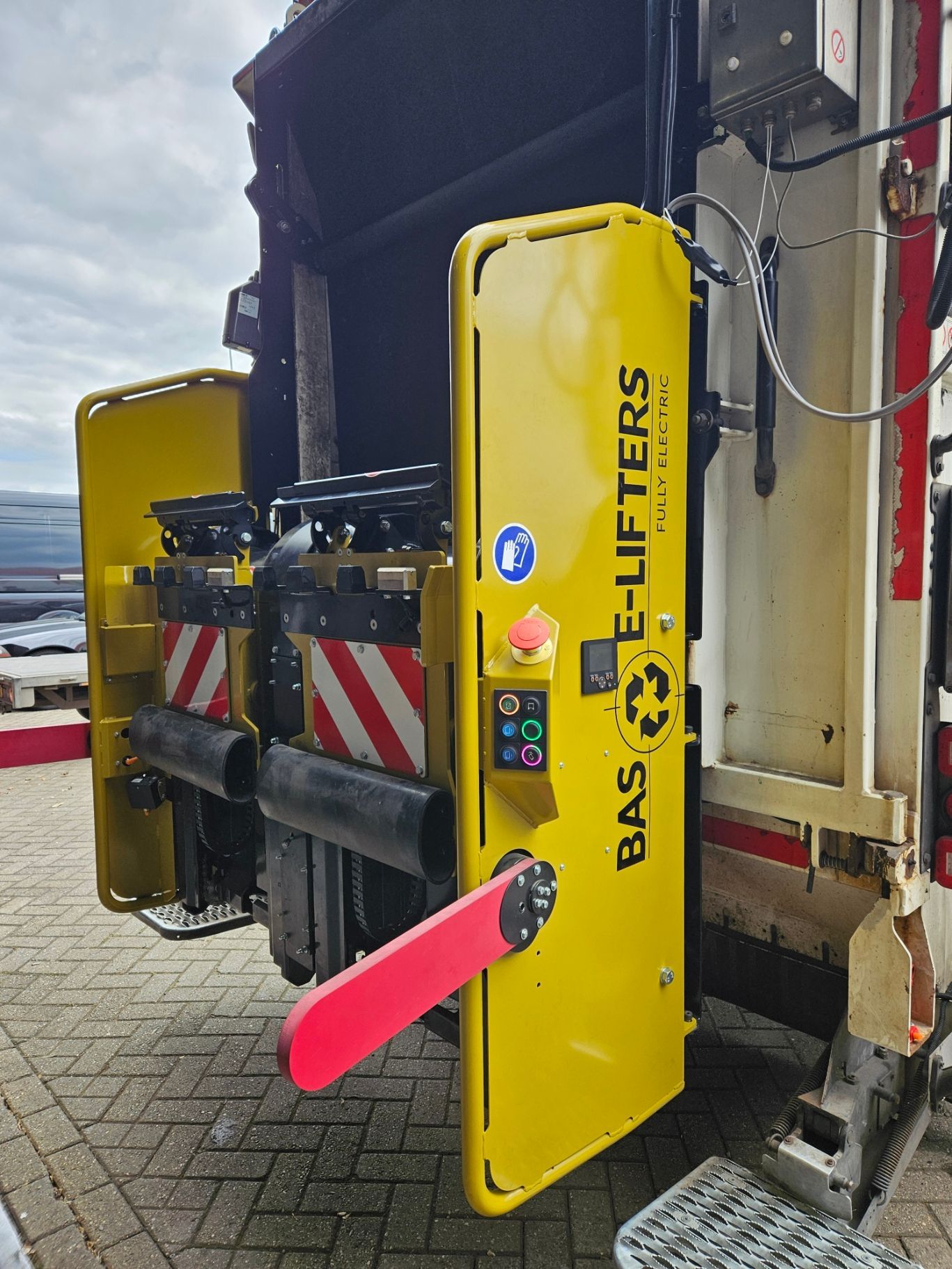 Truck with BAS E-LIFTER