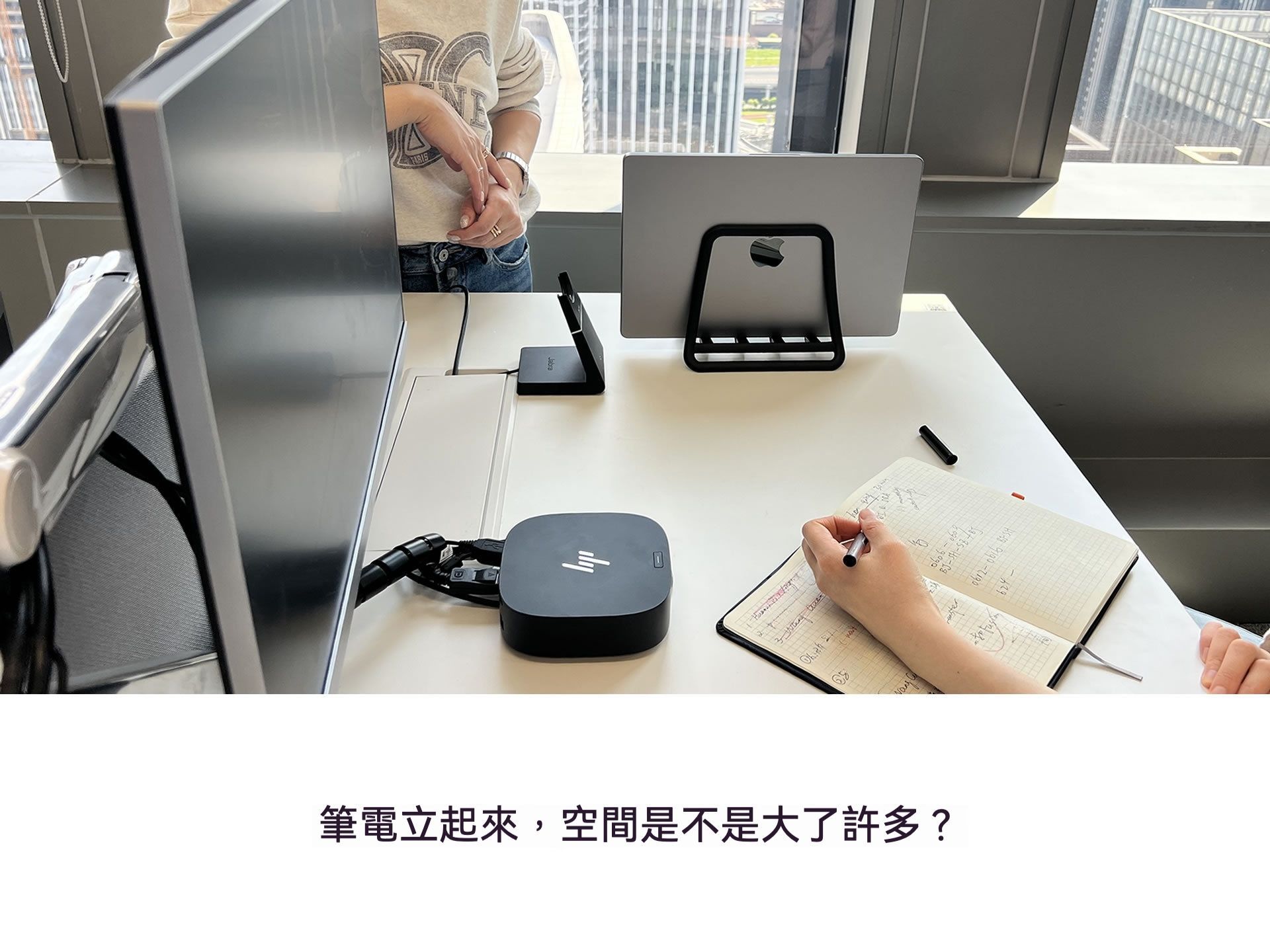 歐美熱銷 重力式直立筆電平板放置架