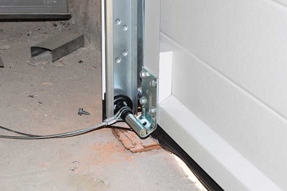 Install Lock Garage Door - Garage Door Installation in Knoxville, TN