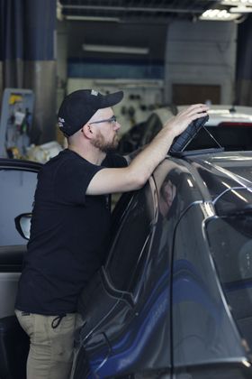Mechanic using vehicle inspection device