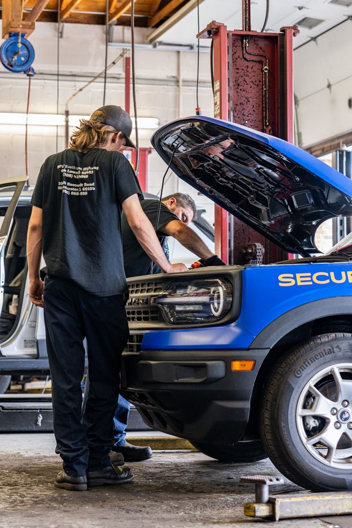 Around the oak lawn location at Hi-Tech Auto Specialists in IL