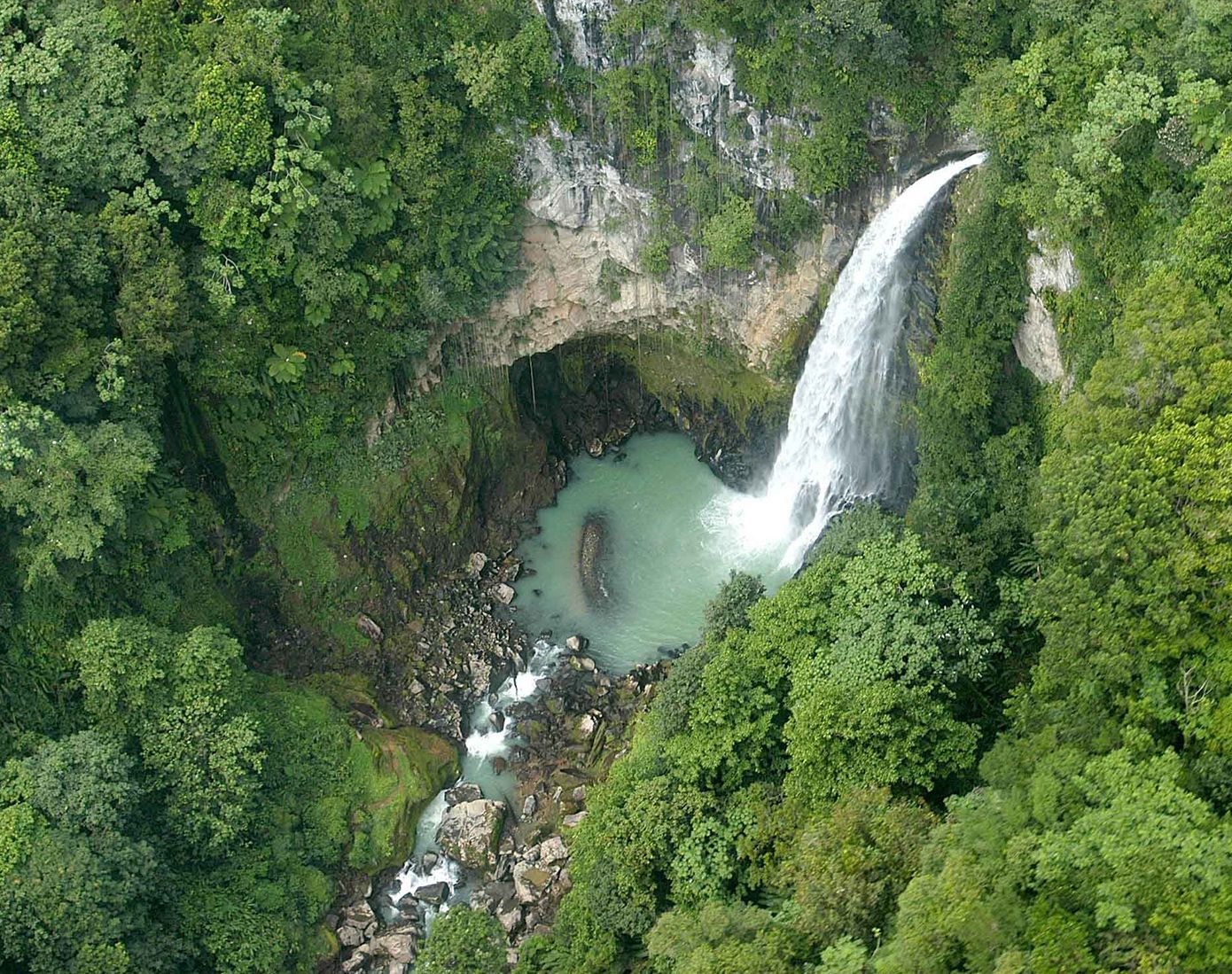 Explore the nature island and discover the breathtaking beauty of Dominica, the Caribbean’s Nature Island.