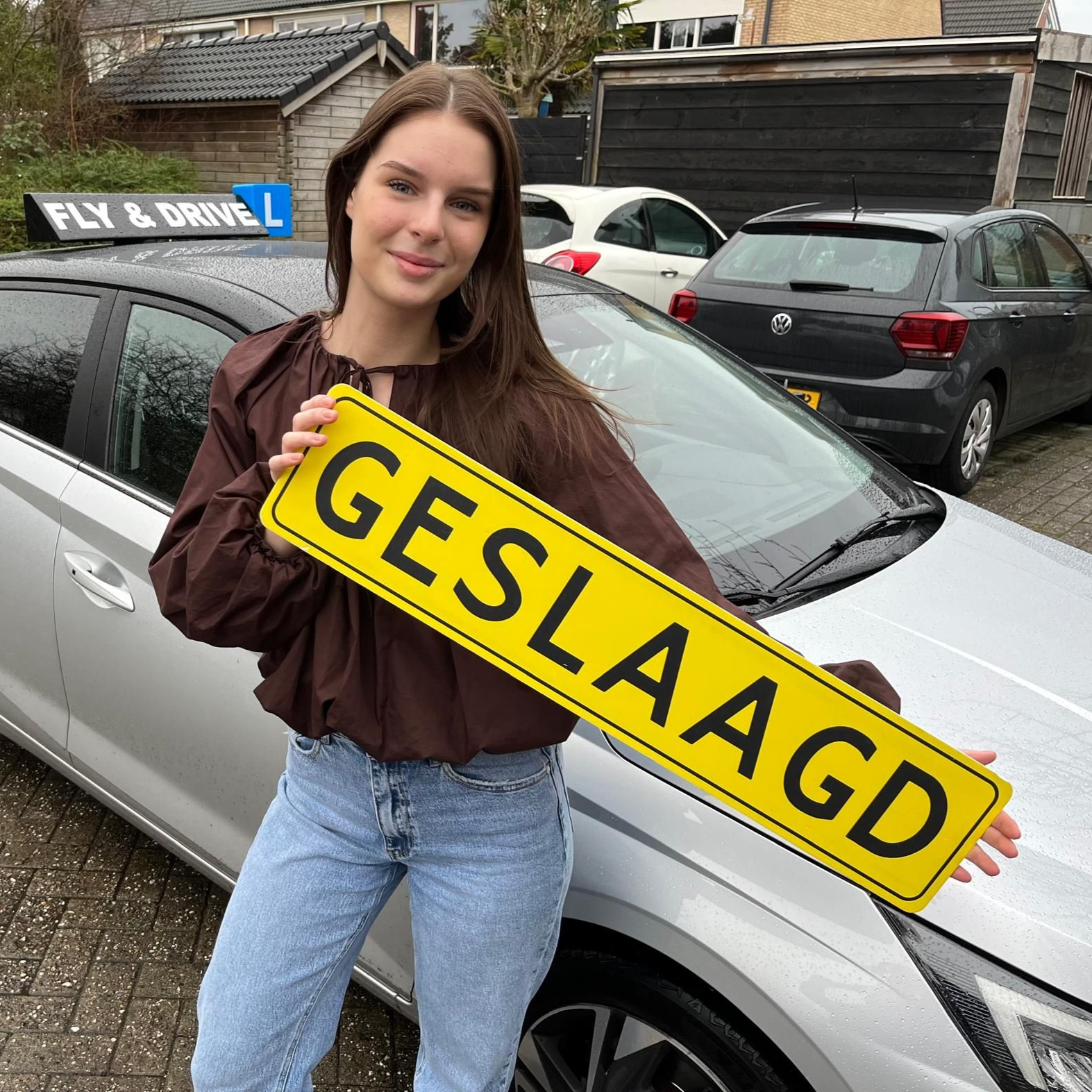 Witte Hyundai lesauto met 