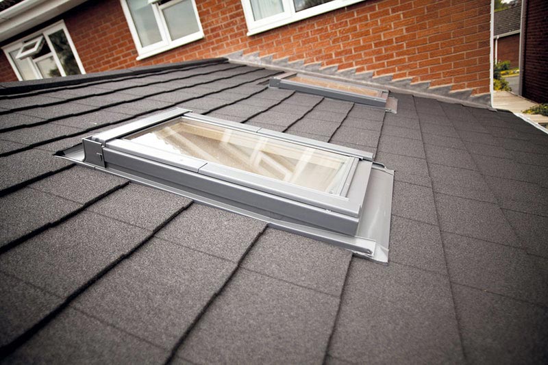 Lightweight roof with window