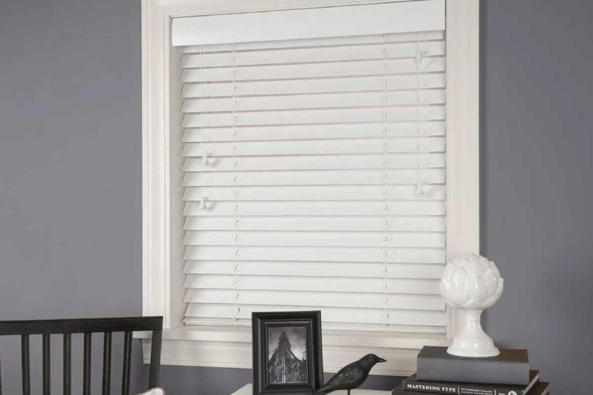 Parkland® Wood blinds near Fort Lauderdale, Florida (FL) Hunter Douglas window treatments, wood shutters, roller shades.